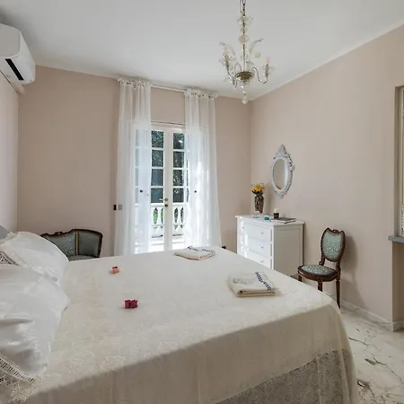 וילה Villa Serravalle *